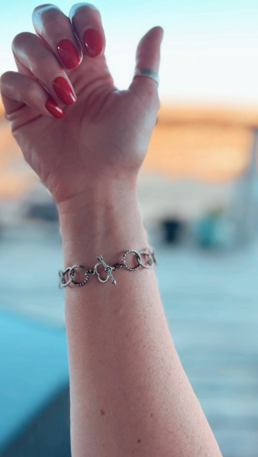 ROUND* Twisted Wire Bracelet with Heart Toggle