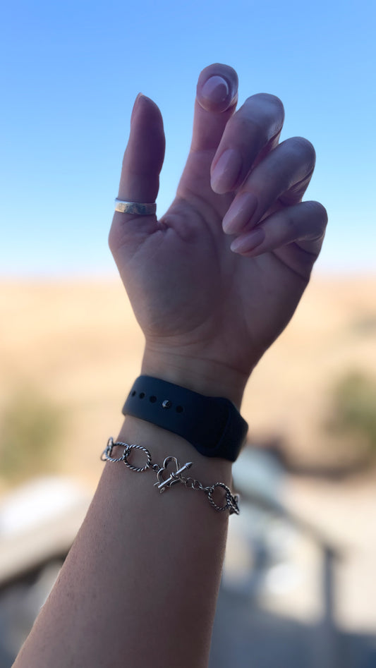 OVAL* Twisted Wire Bracelet with Heart Toggle